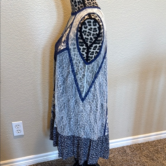 Umgee Elegant Blue and White Lace Dress - Picture 4 of 11